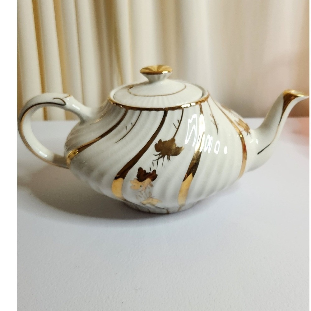 Arthur Wood Aladdin Style Porcelain Teapot
